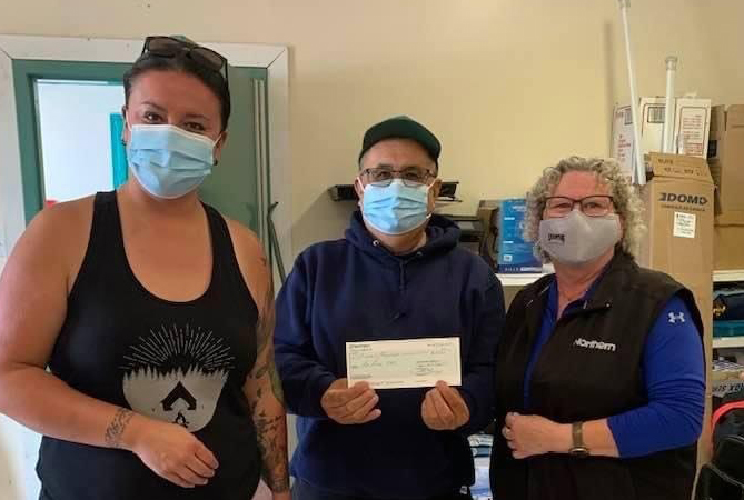 La Loche SRC Cheque Presentation.jpg (208 KB)